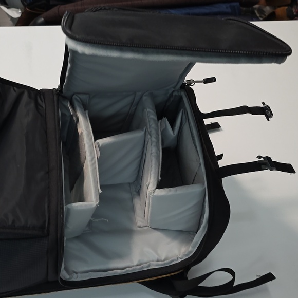 Lowepro camera backpack - Picture 2 of 4